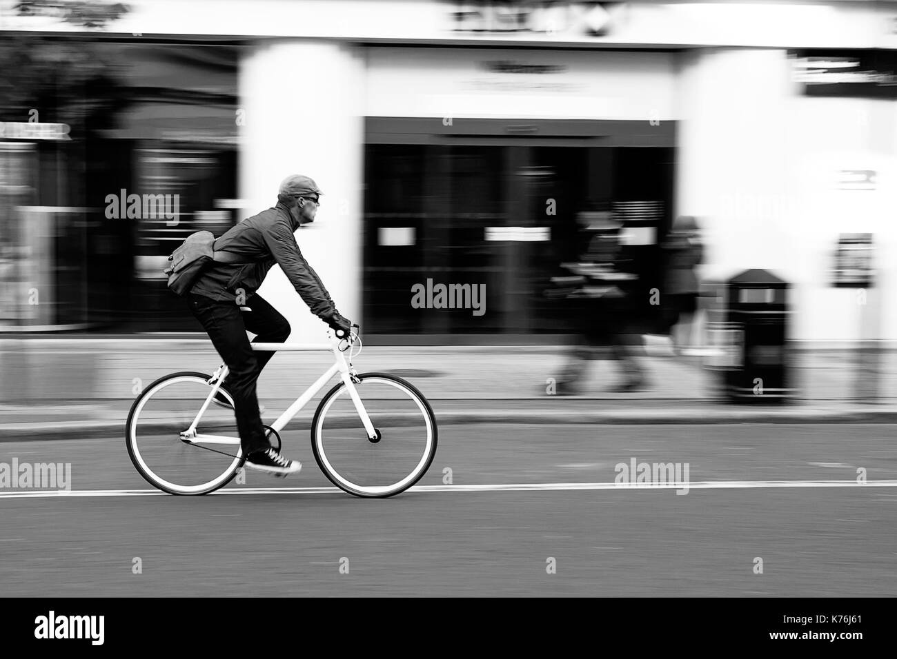 urban cycling fashion