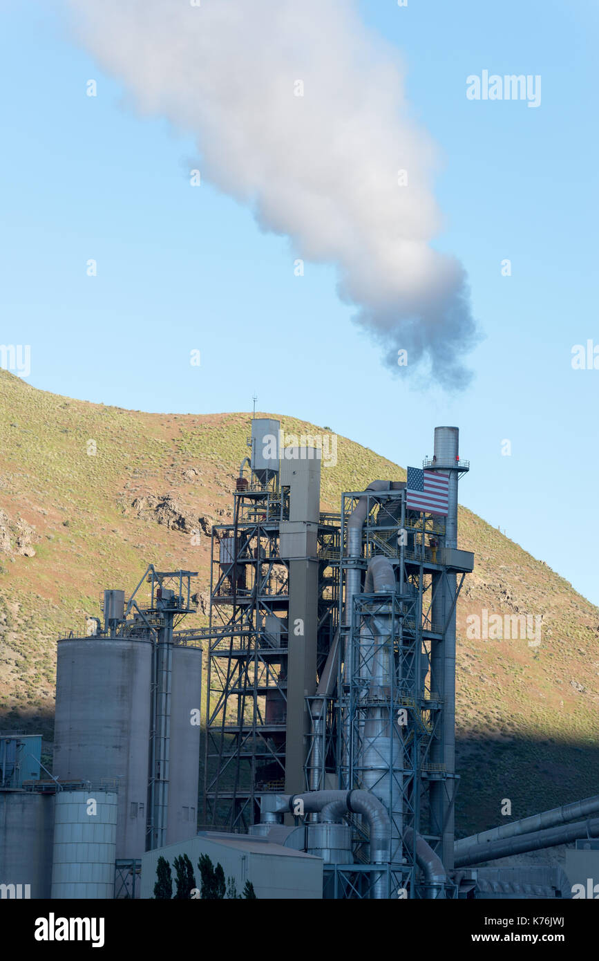 The Ash Grove Cement Plant near Durkee, Oregon Stock Photo Alamy