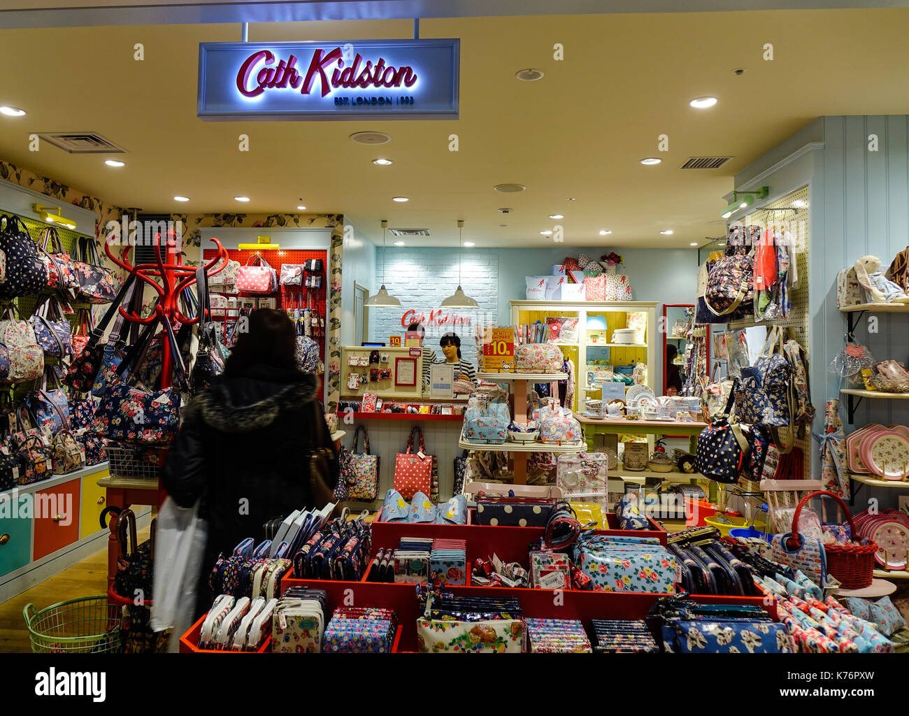 Kyoto Japan Nov 27 16 A Fashion Shop At Jr Station In Kyoto Japan Kyoto Is A City Located In The Central Part Of The Island Of Honshu Japan Stock Photo Alamy Kyoto Japan Nov 27 16 A Fashion Shop At Jr Station In Kyoto Japan Kyoto Is A City Located In The Central Part Of The Island Of Honshu Japan Stock Photo Alamy