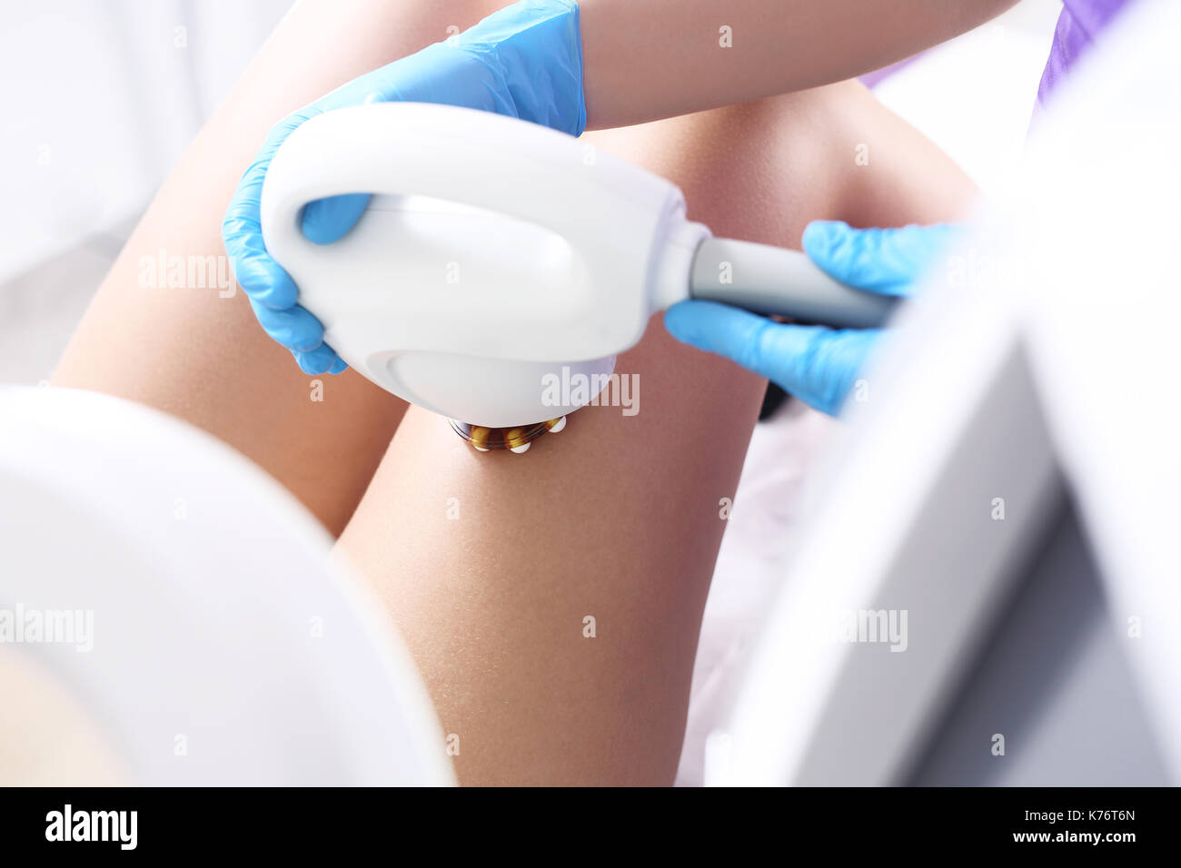 Body shaping and firming treatment. A slimming treatment for the abdomen  using a specialized head Stock Photo - Alamy