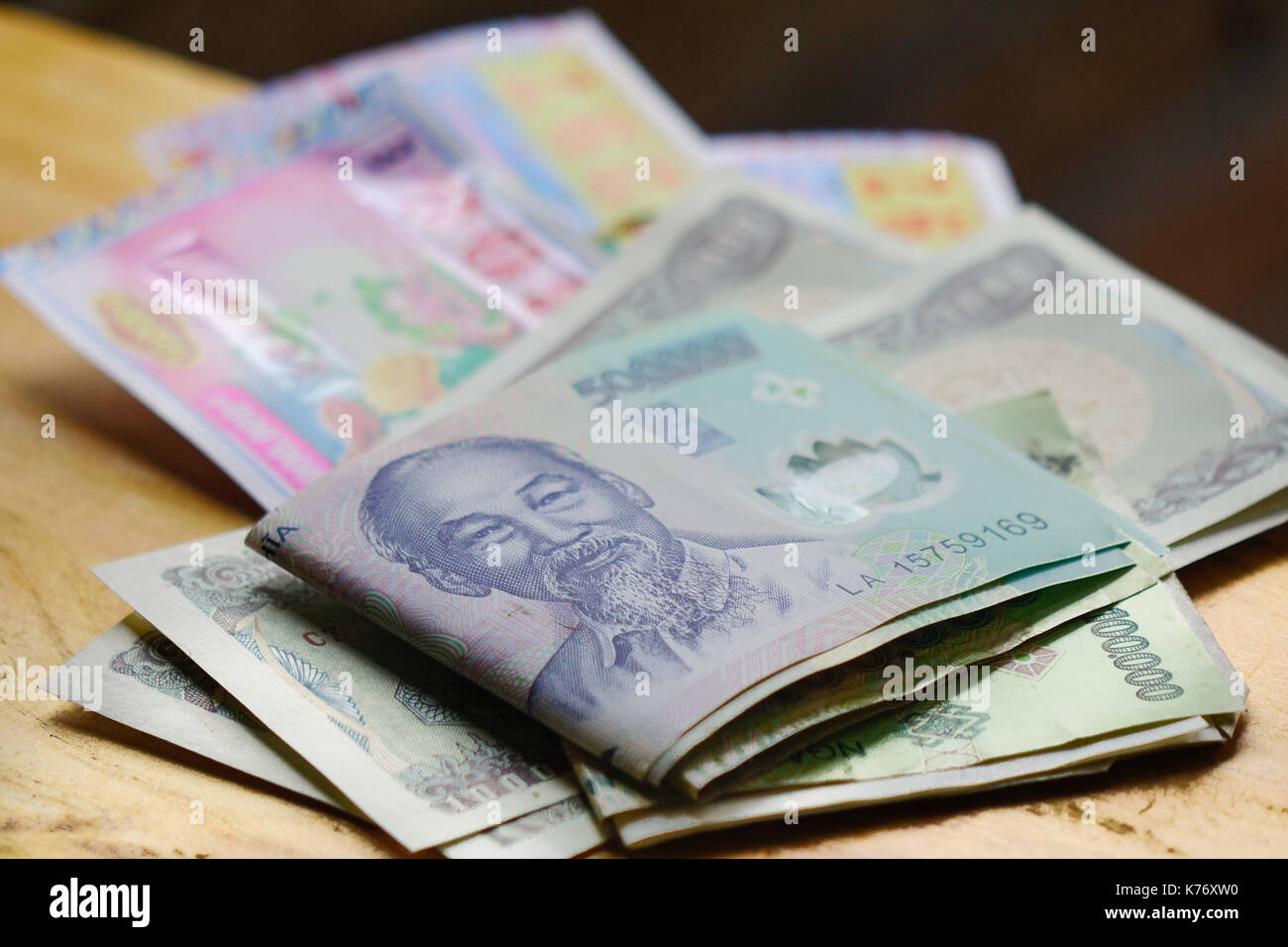 vietnamese-money-500-000-dong-banknotes-vnd-with-portrait-of