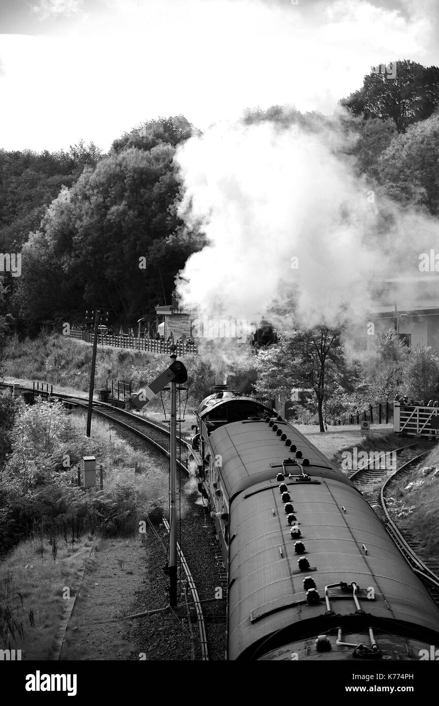 'King Edward I' leaving Highley wth a train for Kidderminster Town. Severn Valley Railway Stock Photo