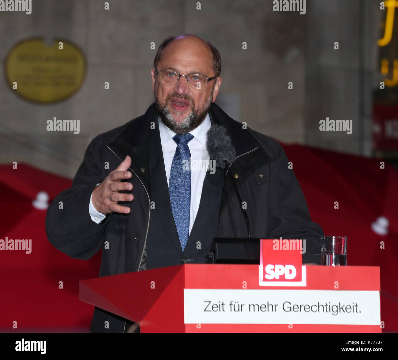 Munich, Germany. 14th Sep, 2017. SPD top candidate Martin Schulz came to Munich to speak to the people. Credit: Alexander Pohl/Pacific Press/Alamy Live News Stock Photo