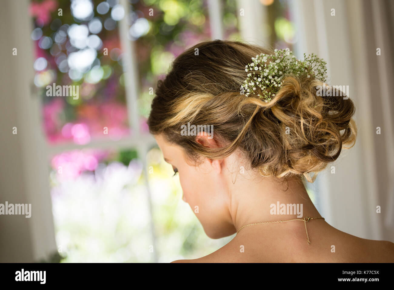 Woman close up hair bun rear view hi-res stock photography and images ...