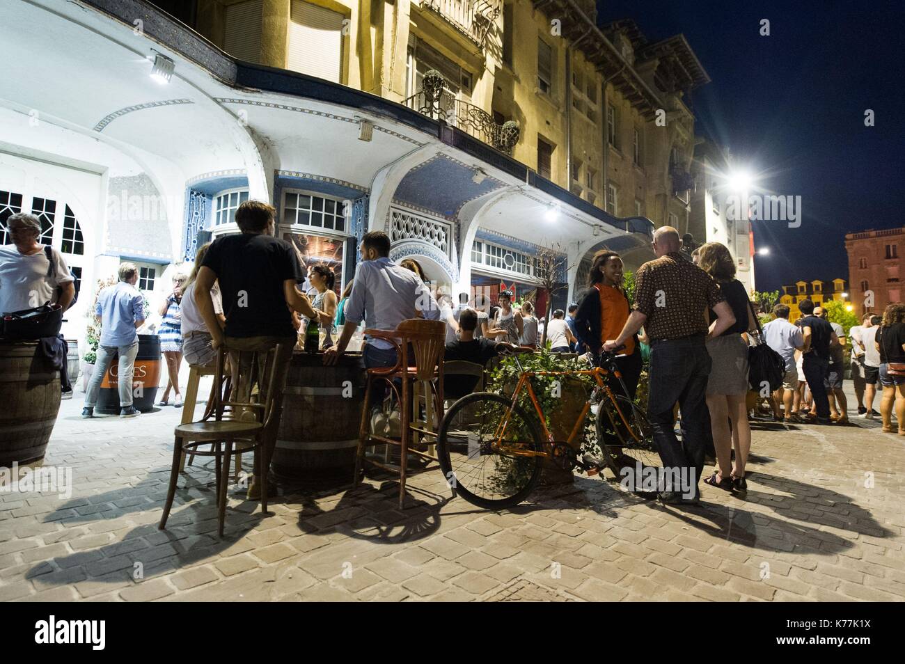 France, Marne, Reims, nigh view of ambiance of bar Le Clos Stock Photo ...