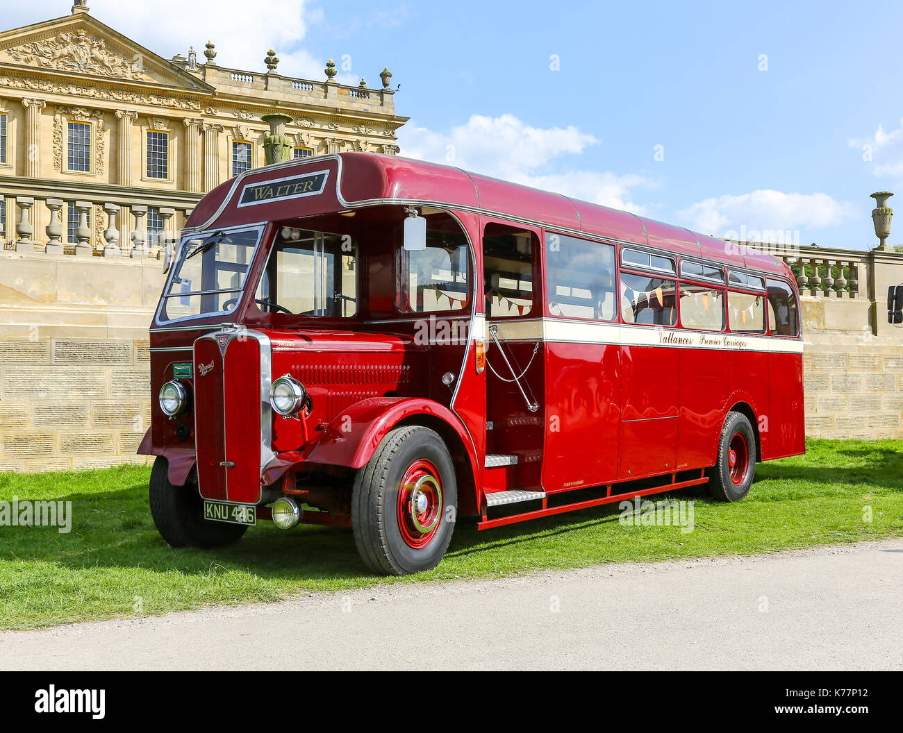 A 1946 AEC Regal/ 1 (O6624654)Willowbrook (6160) DP35F reg. no. KNU 446 bus  or coach in the livery of Vallances Coaches Stock Photo - Alamy