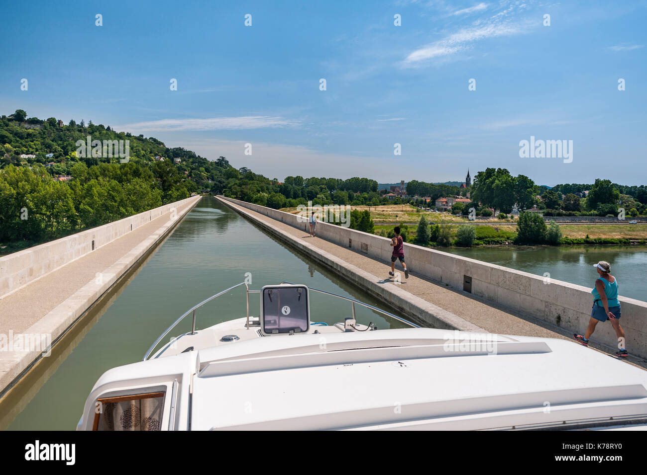 The Canal latéral à la Garonne leading over the Garonne River to the town of Agen in the Dordogne region of southwest France. Stock Photo