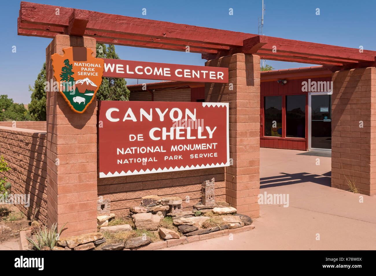 Canyon de Chelly National Monument Welcome Center and sign located on the Navajo Reservation in Arizona, USA Stock Photo