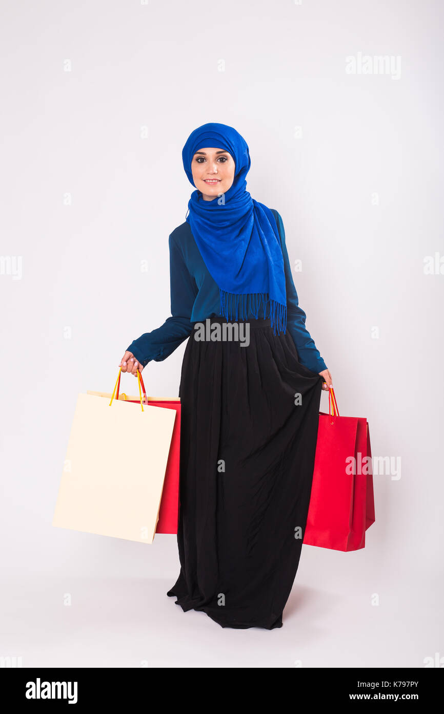 Arab woman shopping for abaya hi-res stock photography and images - Page 2  - Alamy