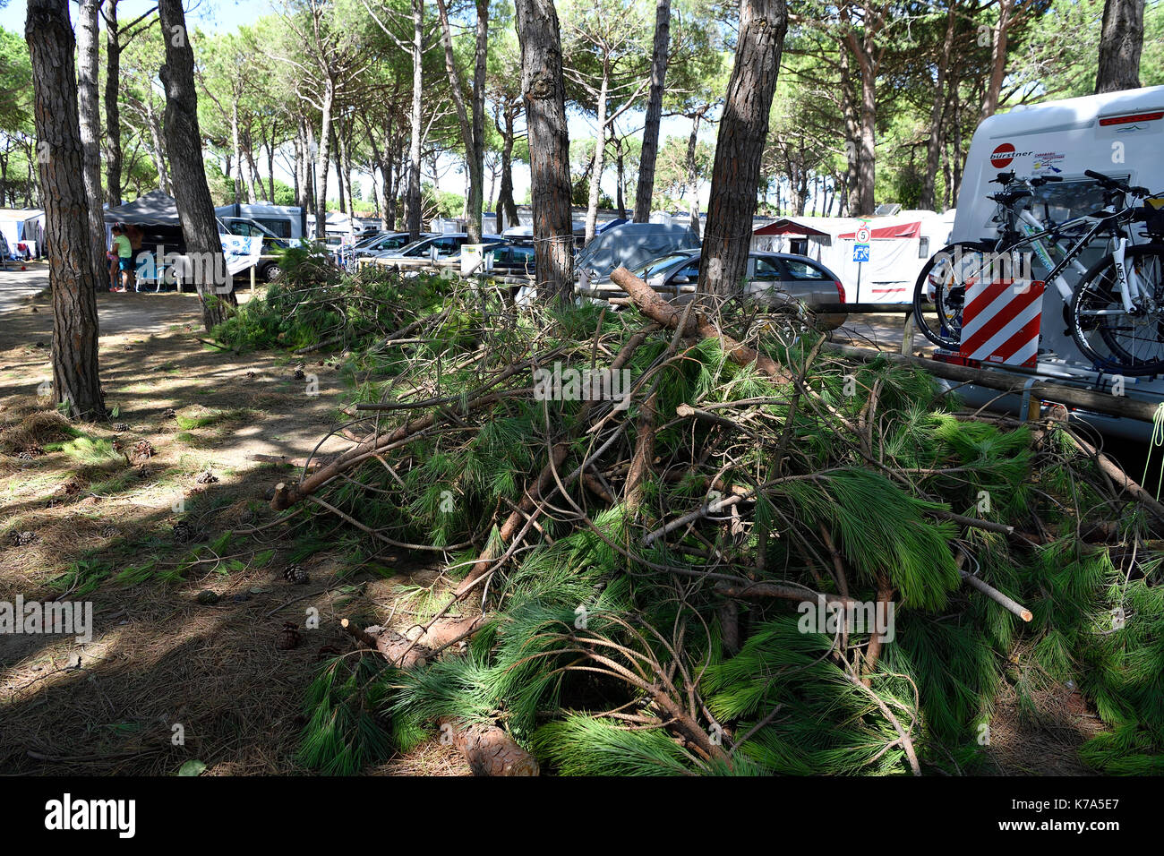 Storm Damage Camping tornado destroy caravan camper mobil home campsite