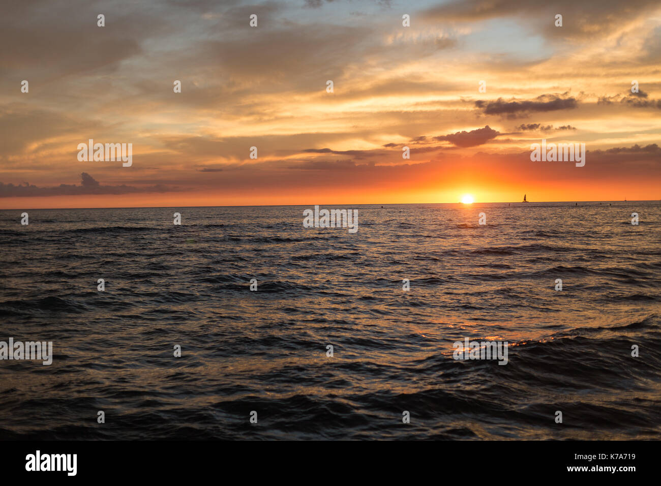 Beautiful hawaiian sunset hi-res stock photography and images - Alamy
