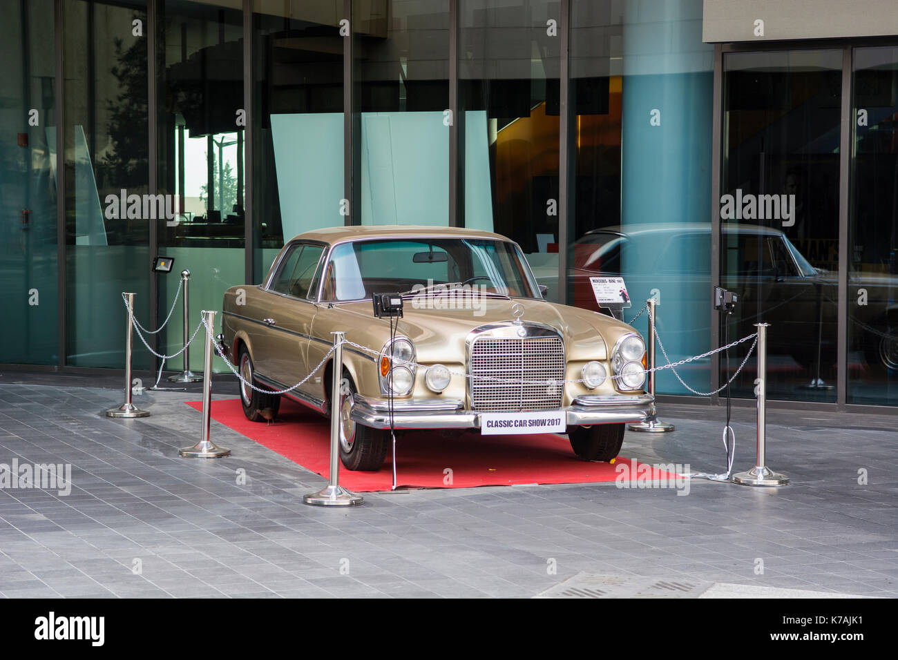 Beirut, Lebanon. 15th Sep, 2017. 1967 Mercedes Benz 280 SE Coupe on Display at the Classic car show in Beirut Souks, Beirut Lebanon Credit: Mohamad Itani/Alamy Live News Stock Photo