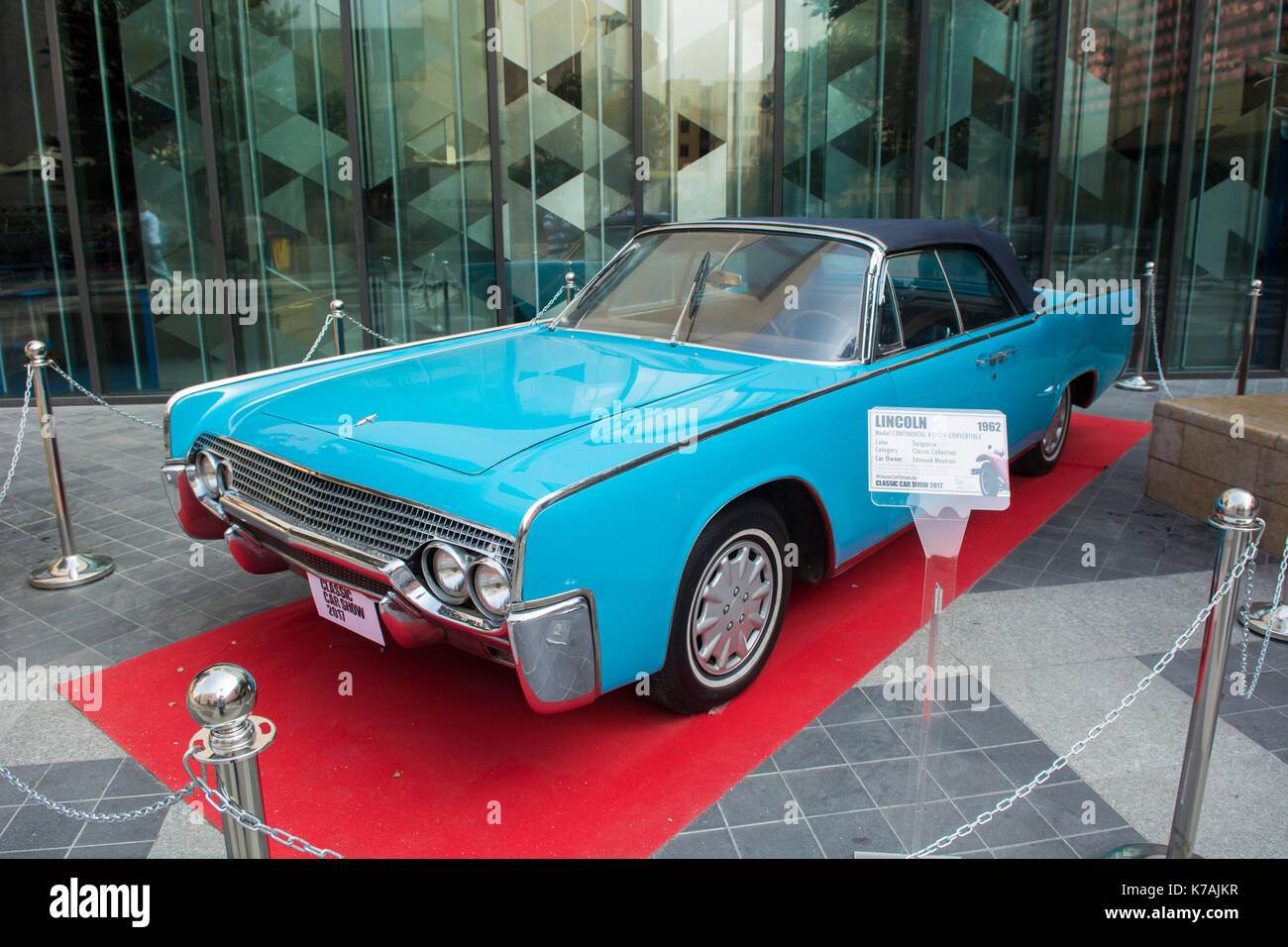 Beirut, Lebanon. 15th Sep, 2017. 1962 Lincoln 4 door convertible on Display at the Classic car show in Beirut Souks, Beirut Lebanon Credit: Mohamad Itani/Alamy Live News Stock Photo