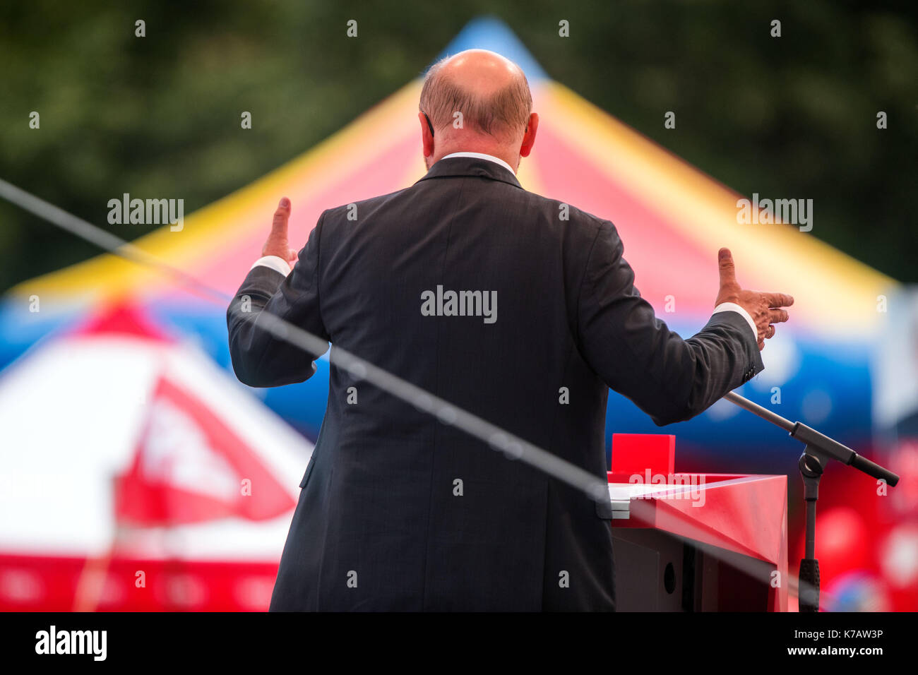Schwerin, Germany. 15th Sep, 2017. Martin Schulz, candidate for chancellorship from the Social Democratic Party of Germany (SPD), speaking at an election campaign event in front of an audience of 400 people in Schwerin, Germany, 15 September 2017. Photo: Jens Büttner/dpa-Zentralbild/dpa/Alamy Live News Stock Photo