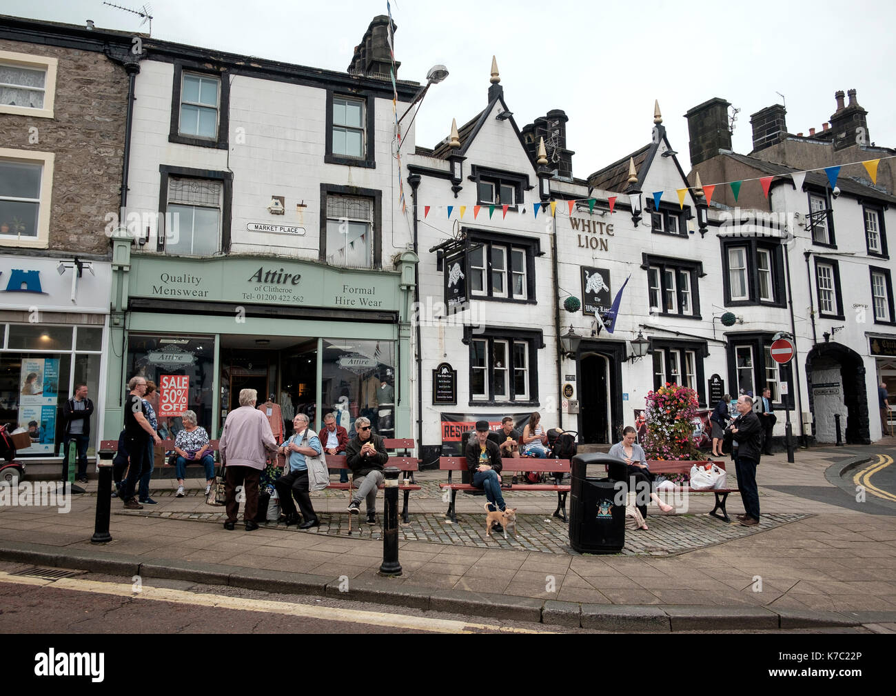 People gathered  in the bustling Market Place in the centre of the Lancashire town of Clitheroe Stock Photo