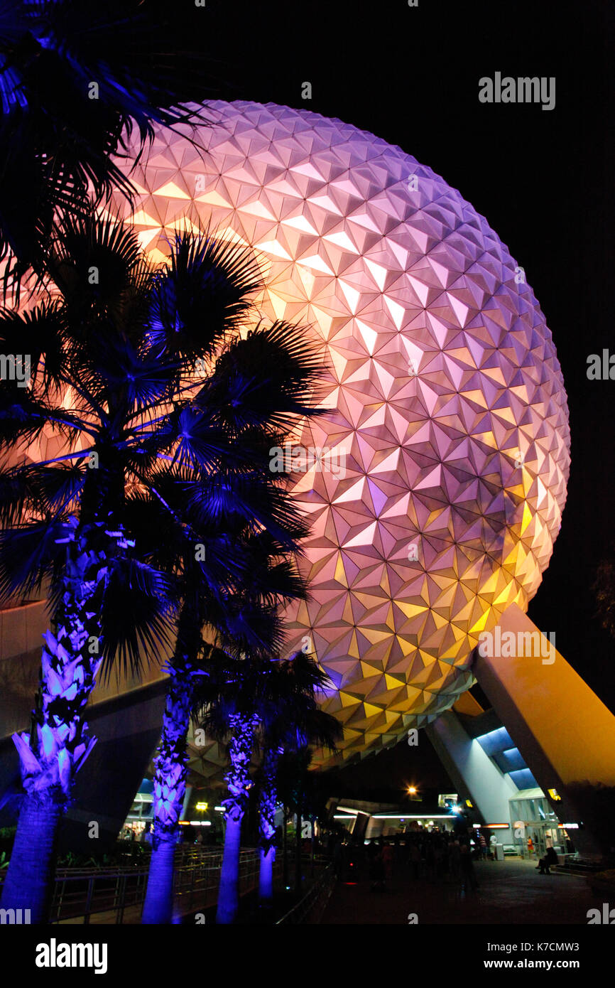 Spaceship earth ride hi-res stock photography and images - Alamy