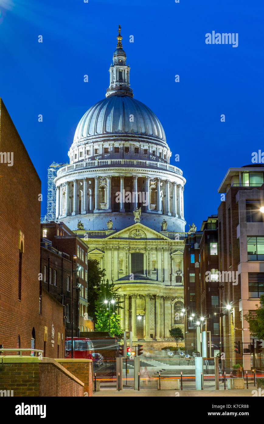 St Paul's cathedral in London at night Stock Photo Alamy