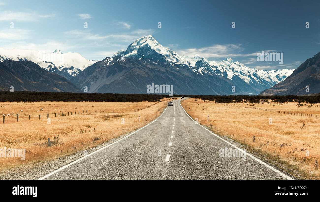 Scenic road to Mount Cook National Park, New Zealand Stock Photo