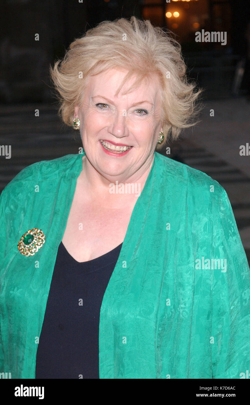 Picture must be credited ©Alpha Press 059342 13/10/05 Denise Robertson ITVs 50th Anniversary Dinner The Guildhall , London Stock Photo