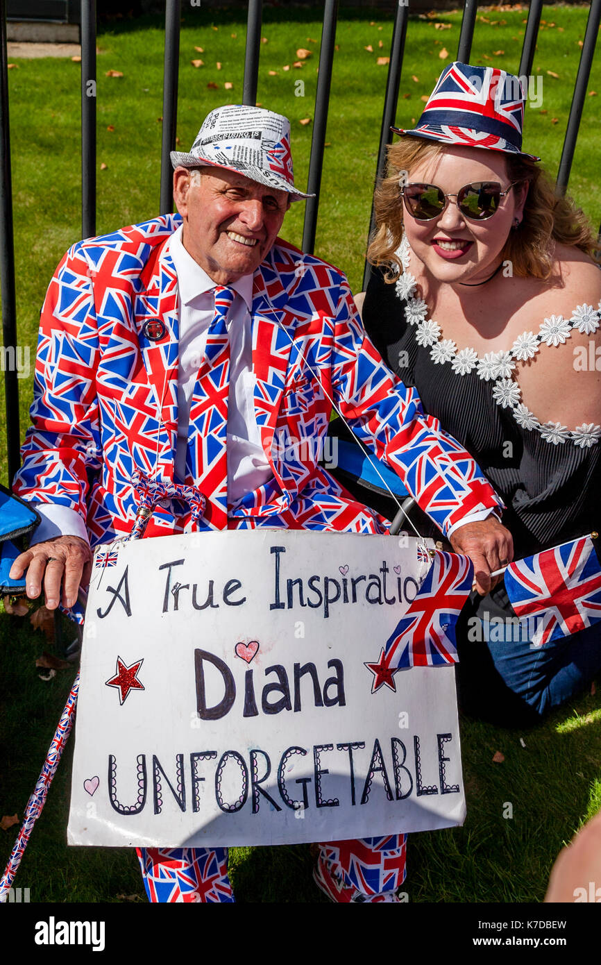 Terry Hutt A Well Known Fan Of The Late Princess Diana Sitting Outside Kensington Palace On The 20th Anniversary Of The Princess's Death, London, UK Stock Photo