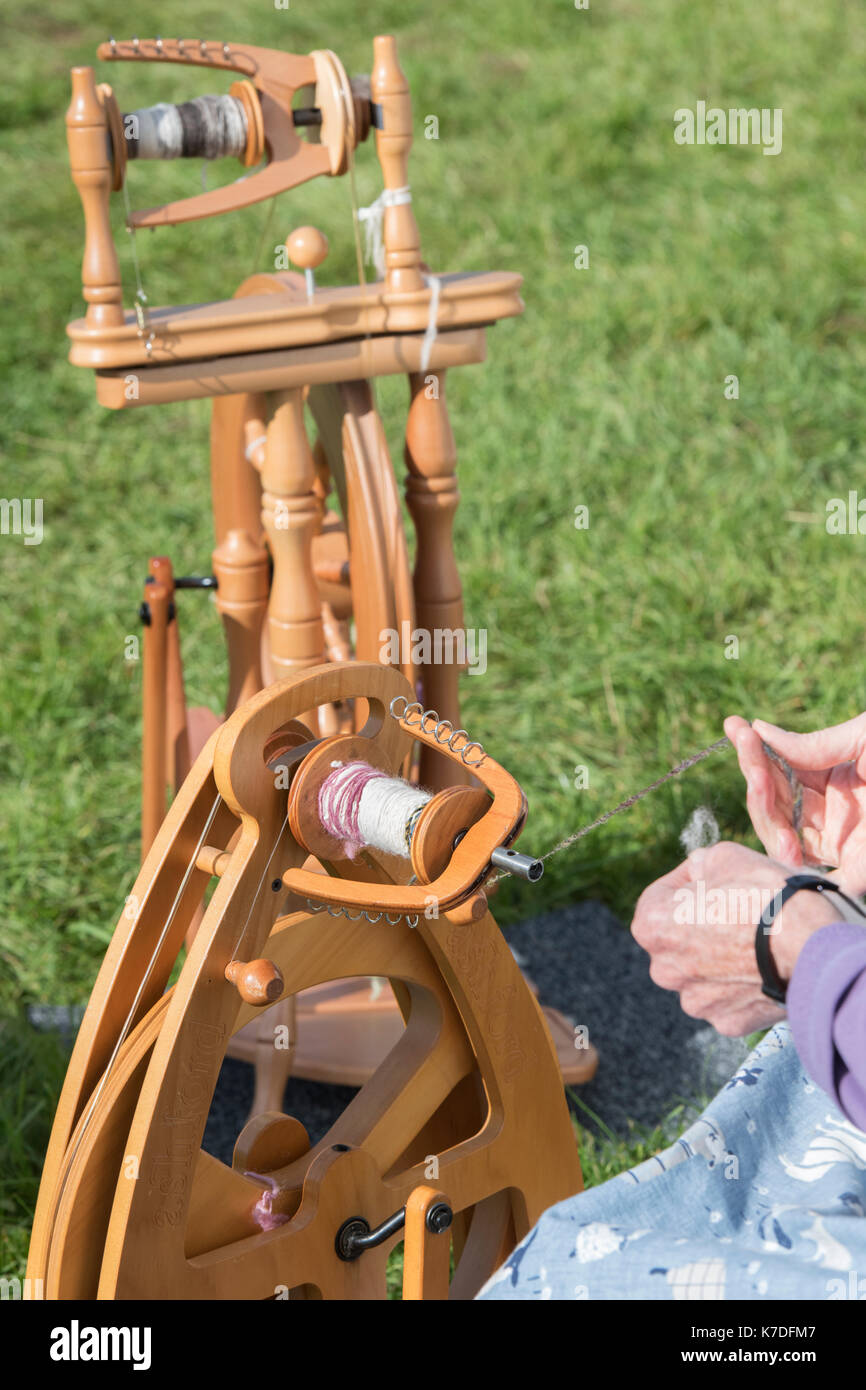 Spinning wheel demonstration hires stock photography and images Alamy