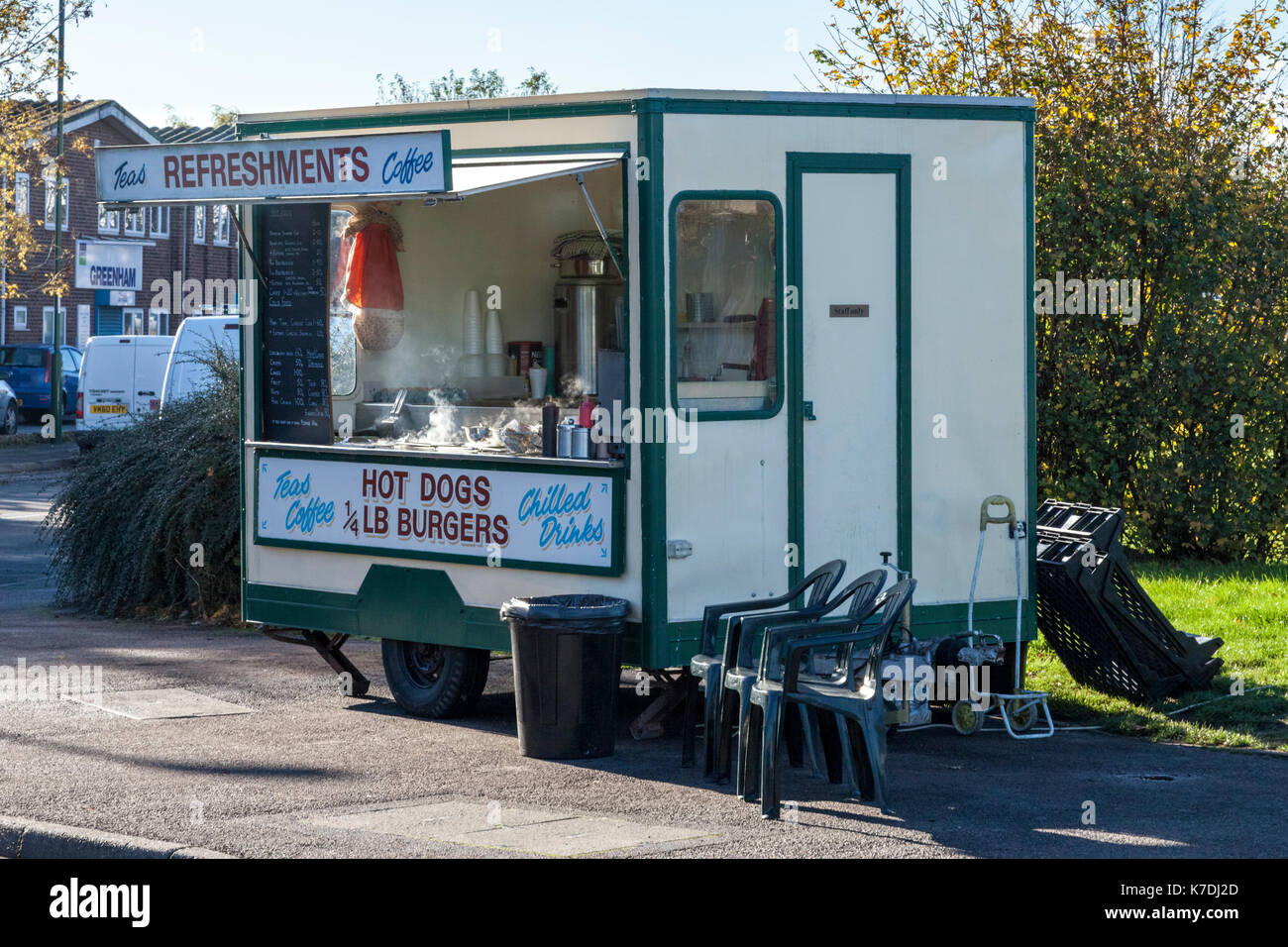 Roadside catering: mobile refreshment trailer selling hot food, drinks and other refreshments on a street in Nottingham, England, UK Stock Photo