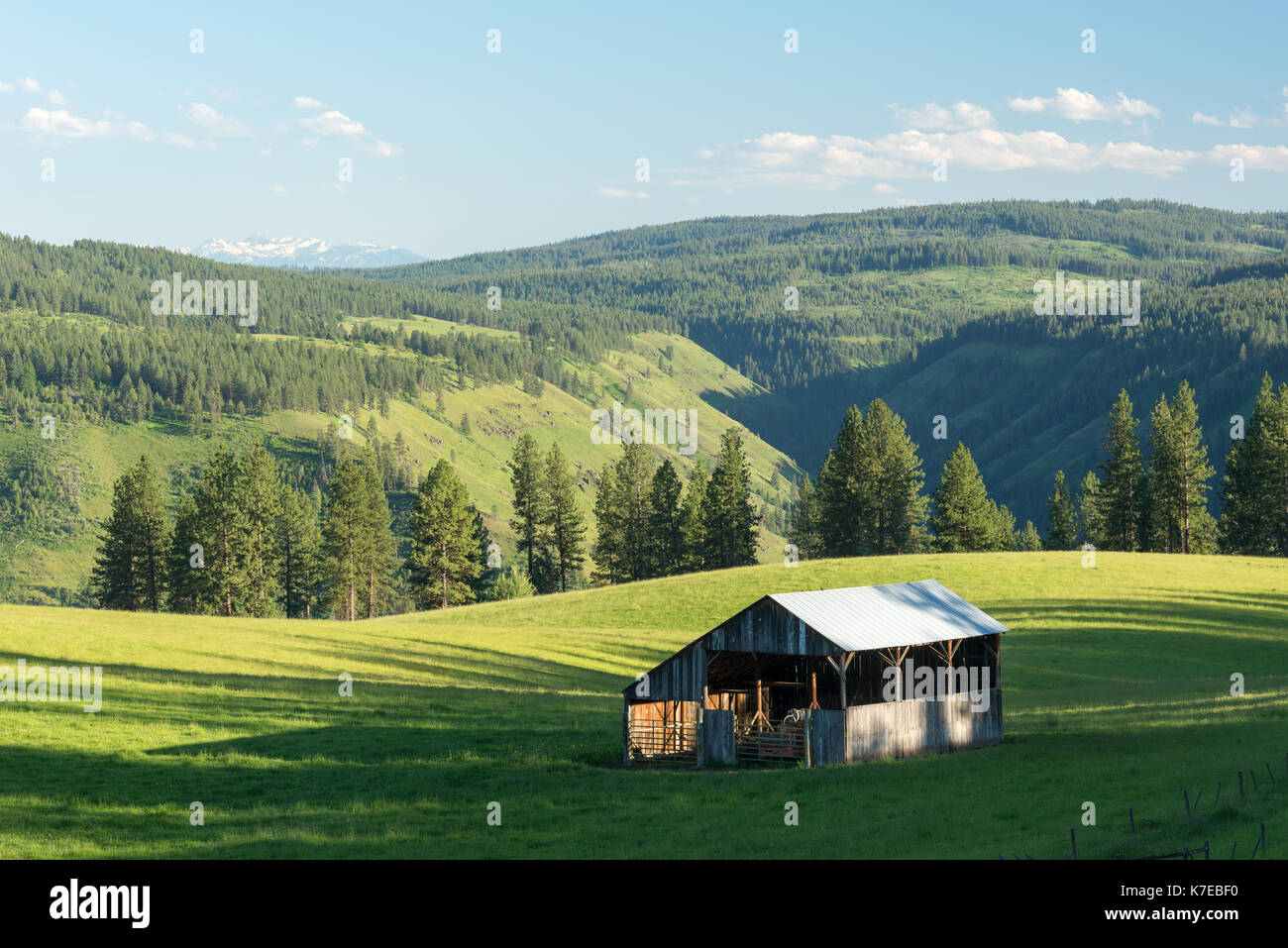Barn on a ranch in Northeast Oregon Stock Photo - Alamy