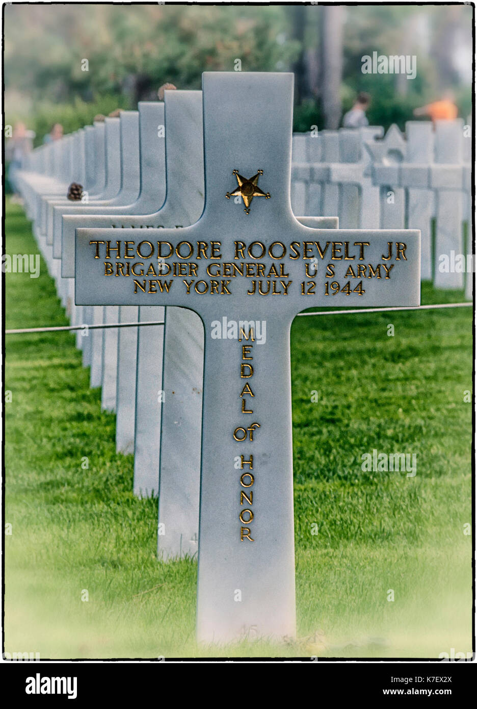 The War Grave Of Brigadier General Theodore Roosevelt JR, Omaha Beach, Normandie, France. Stock Photo