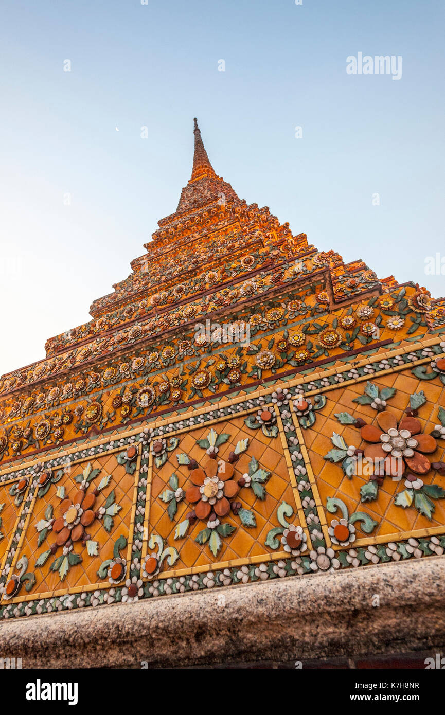 Details of a Chedi, Phra Maha Chedi Si Ratchakan at Wat Phra Chetuphon (Wat Pho; Temple of the Reclining Buddha). Bangkok, Thailand Stock Photo