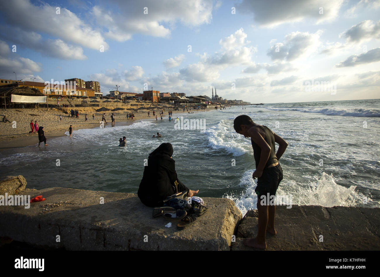 Gaza City, The Gaza Strip, Palestine. 15th Sep, 2017. Palestinians