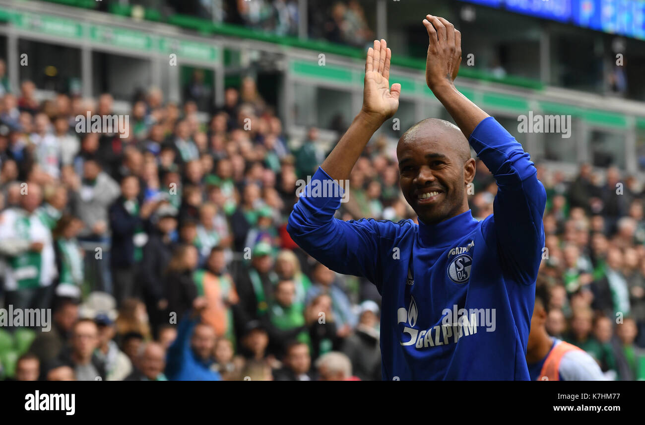 Bremen, Germany. 16th Sep, 2017. Schalke's Naldo welcomes Werder's fans during the German Bundesliga soccer match between Werder Bremen and FC Schalke 04 in the Weserstadion in Bremen, Germany, 16 September 2017. (EMBARGO CONDITIONS - ATTENTION: Due to the accreditation guidelines, the DFL only permits the publication and utilisation of up to 15 pictures per match on the internet and in online media during the match.) Photo: Carmen Jaspersen/dpa/Alamy Live News Stock Photo