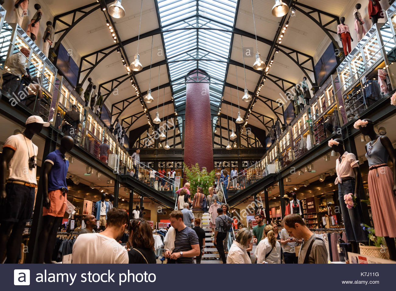Paris, Uniqlo Fashion Store (39 Rue des Francs Bourgeois, 75004 Stock Photo  - Alamy