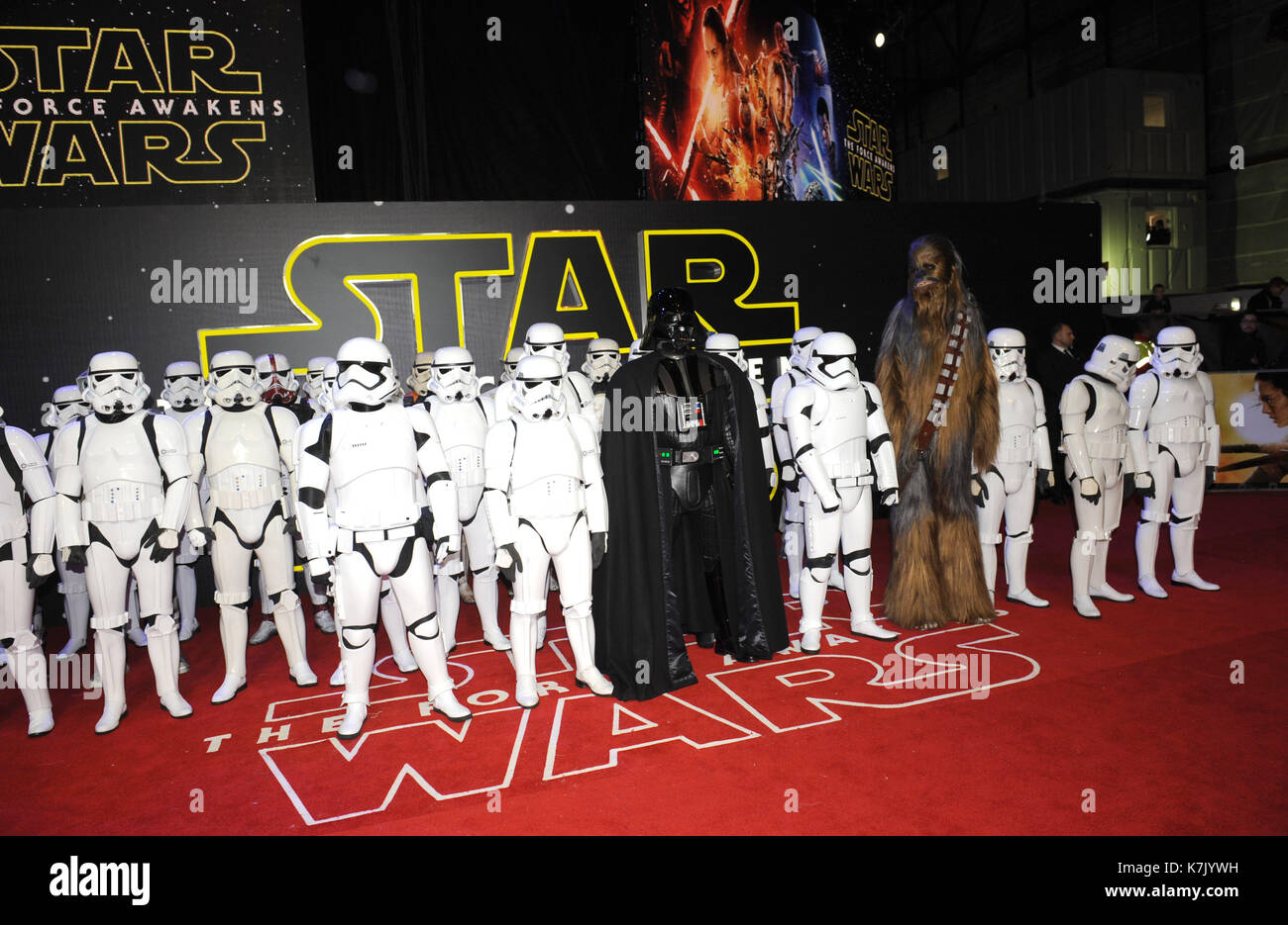 Photo Must Be Credited ?Kate Green/Alpha Press 079965 16/12/2015 Atmosphere Star Wars The Force Awakens European Premiere Leicester Square London Stock Photo
