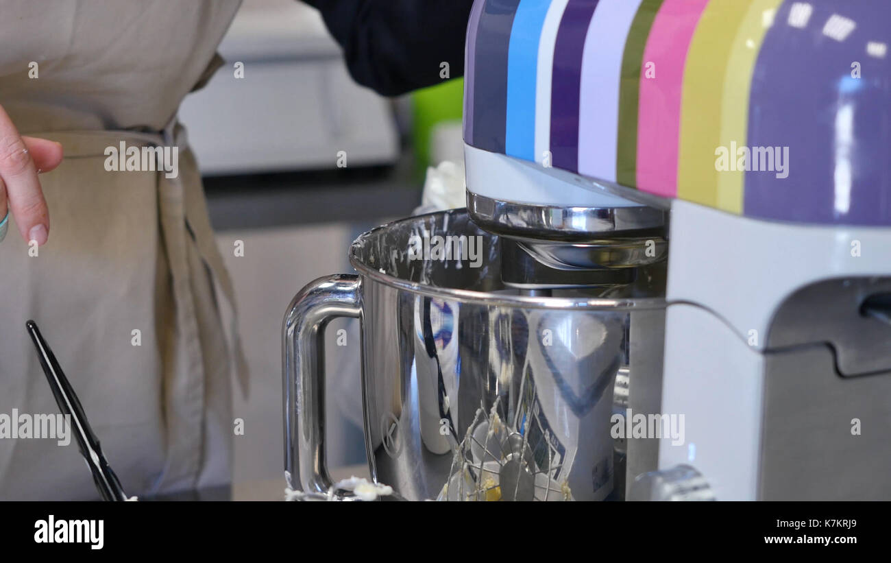 Butter and sugar in blender, Prepare for baking. Preparation of the cream in a blender for cake