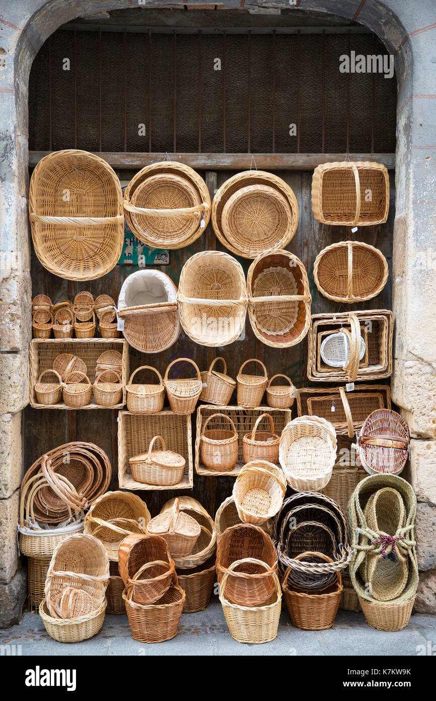 Wicker baskets as gifts and souvenirs in shop in Calle Marques del Arco,  Segovia, Spain Stock Photo - Alamy