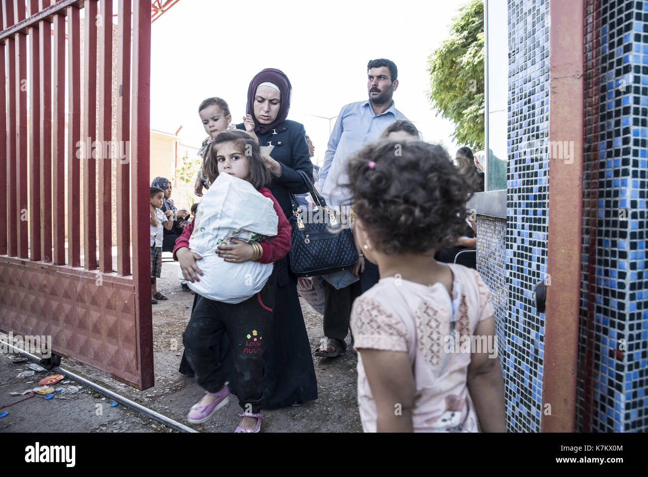 Syrian refugees (mainly from Aleppo and Idlib) entering Turkey in Kilis. Most of them will live in refugee camp. September 8, 2017; Kilis, Turkey. Stock Photo