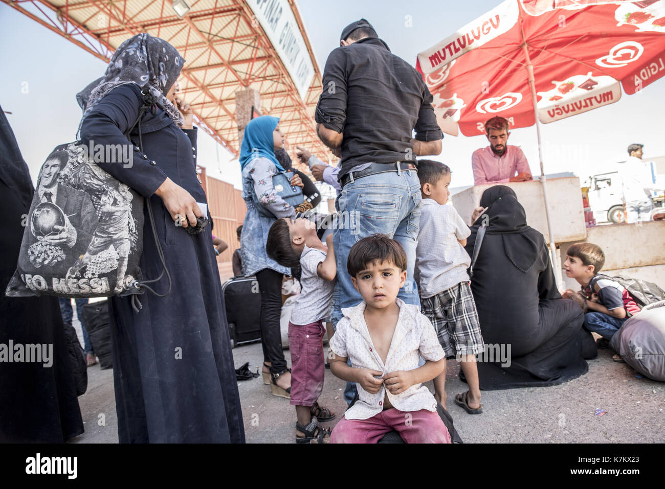 Syrian refugees (mainly from Aleppo and Idlib) entering Turkey in Kilis. Most of them will live in refugee camp. September 8, 2017; Kilis, Turkey. Stock Photo