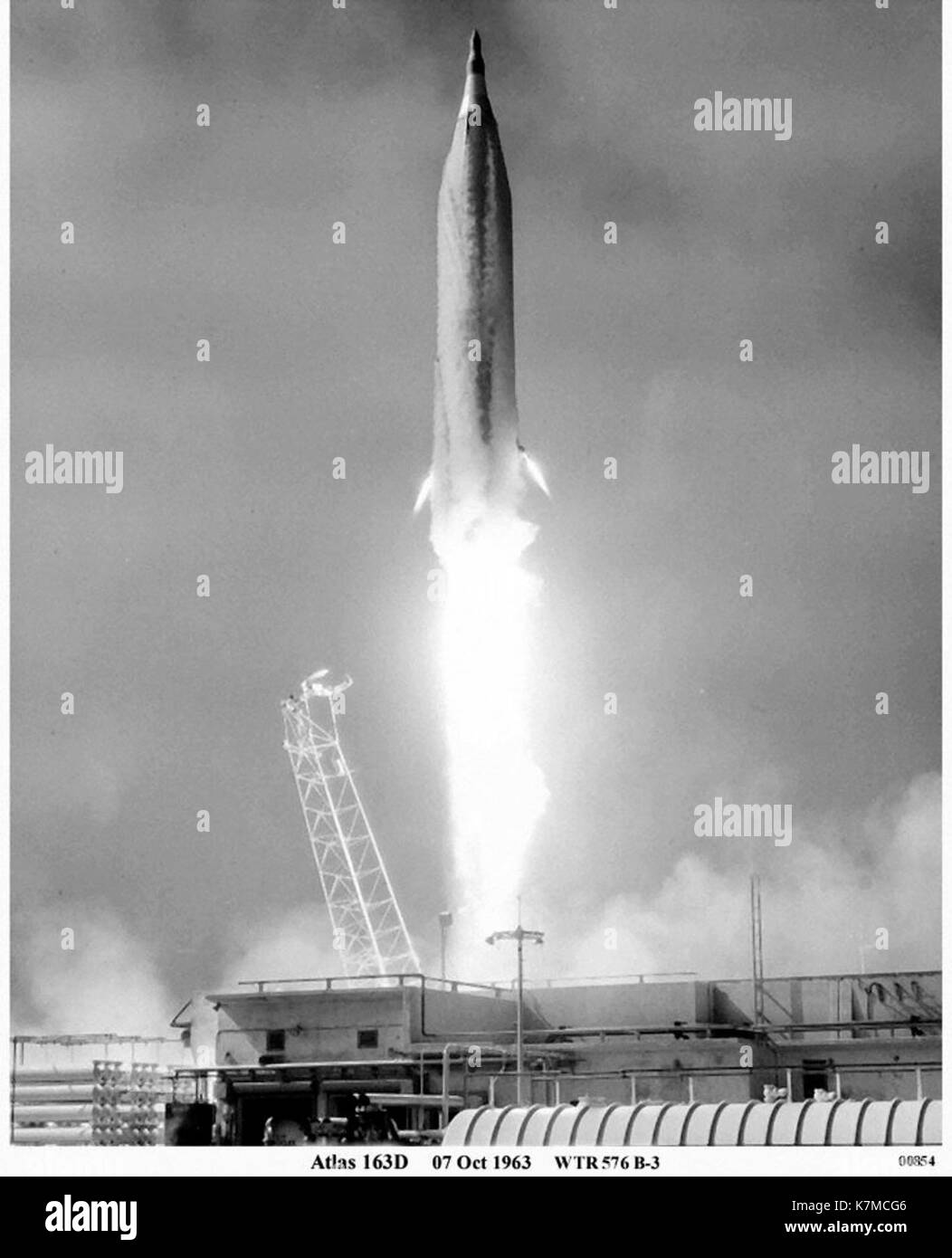 Atlas rocket launch Black and White Stock Photos & Images - Alamy