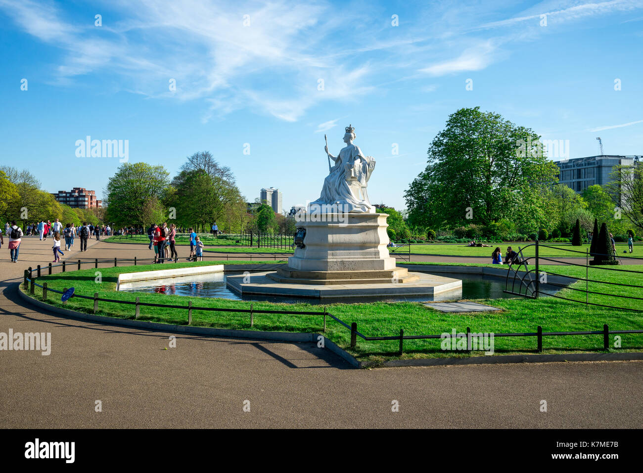 Statue queen victoria kensington gardens hires stock photography and