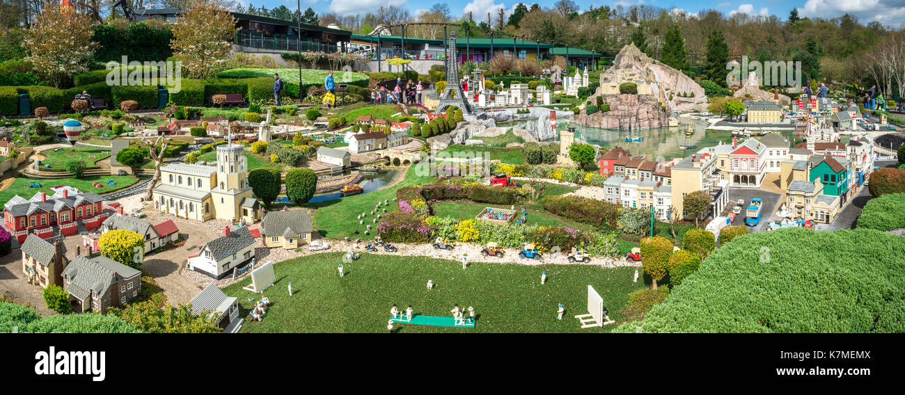 Tour Eiffel LEGO Modèlent Montré Au Miniland De Legoland Windsor Photo  éditorial - Image du angleterre, gosses: 99848061