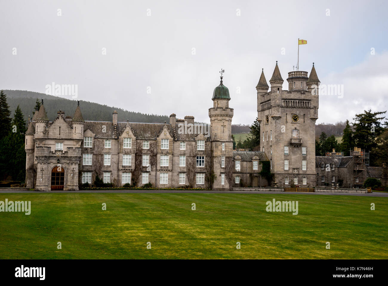 Balmoral castle queen elizabeth hires stock photography and images Alamy