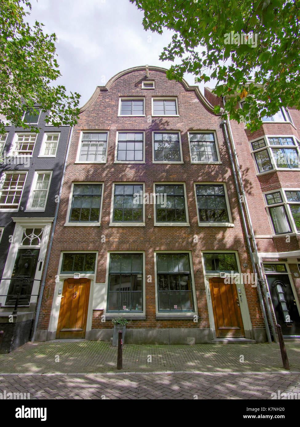 Mix of properties hi-res stock photography and images - Alamy