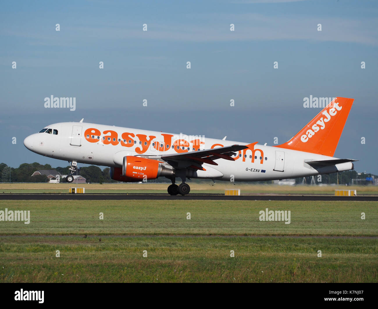 G-EZAV (aircraft) Airbus A319 (EasyJet) takeoff from Schiphol (AMS ...