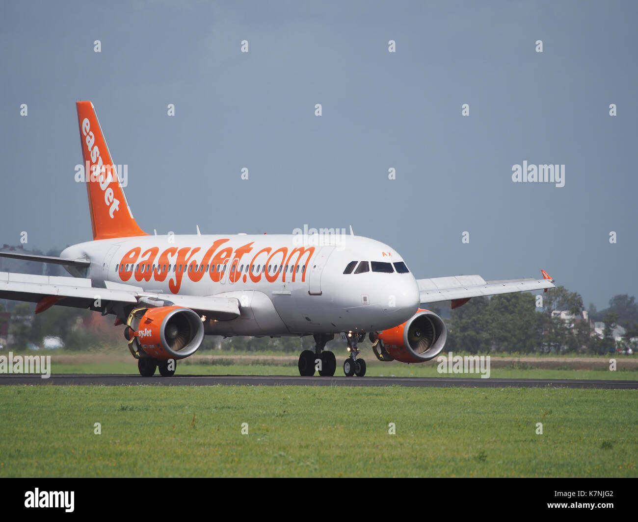 G-EZAX easyJet Airbus A319-111 landing at Schiphol (EHAM-AMS) runway 18R pic1 Stock Photo