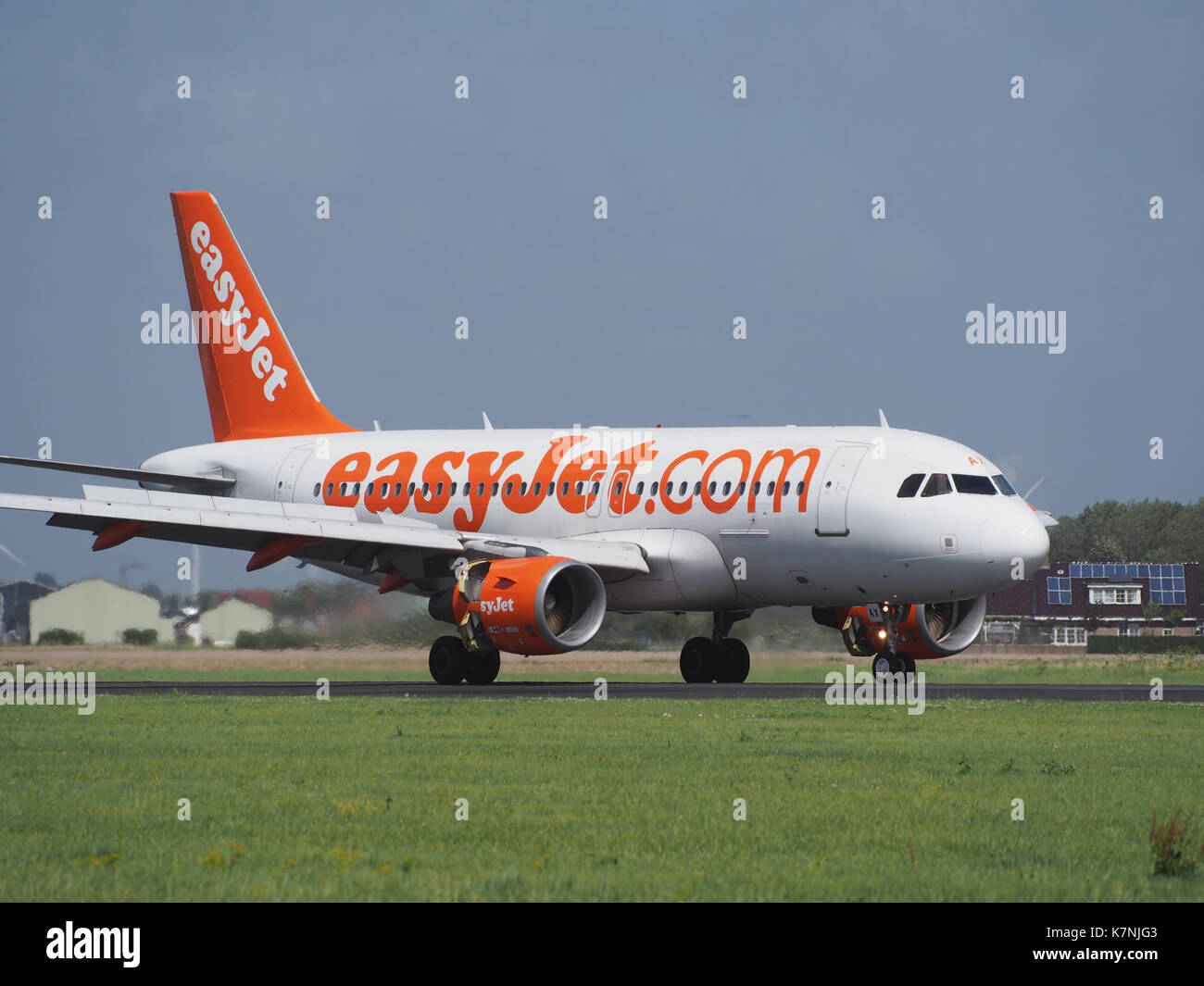 G-EZAX easyJet Airbus A319-111 landing at Schiphol (EHAM-AMS) runway 18R pic2 Stock Photo