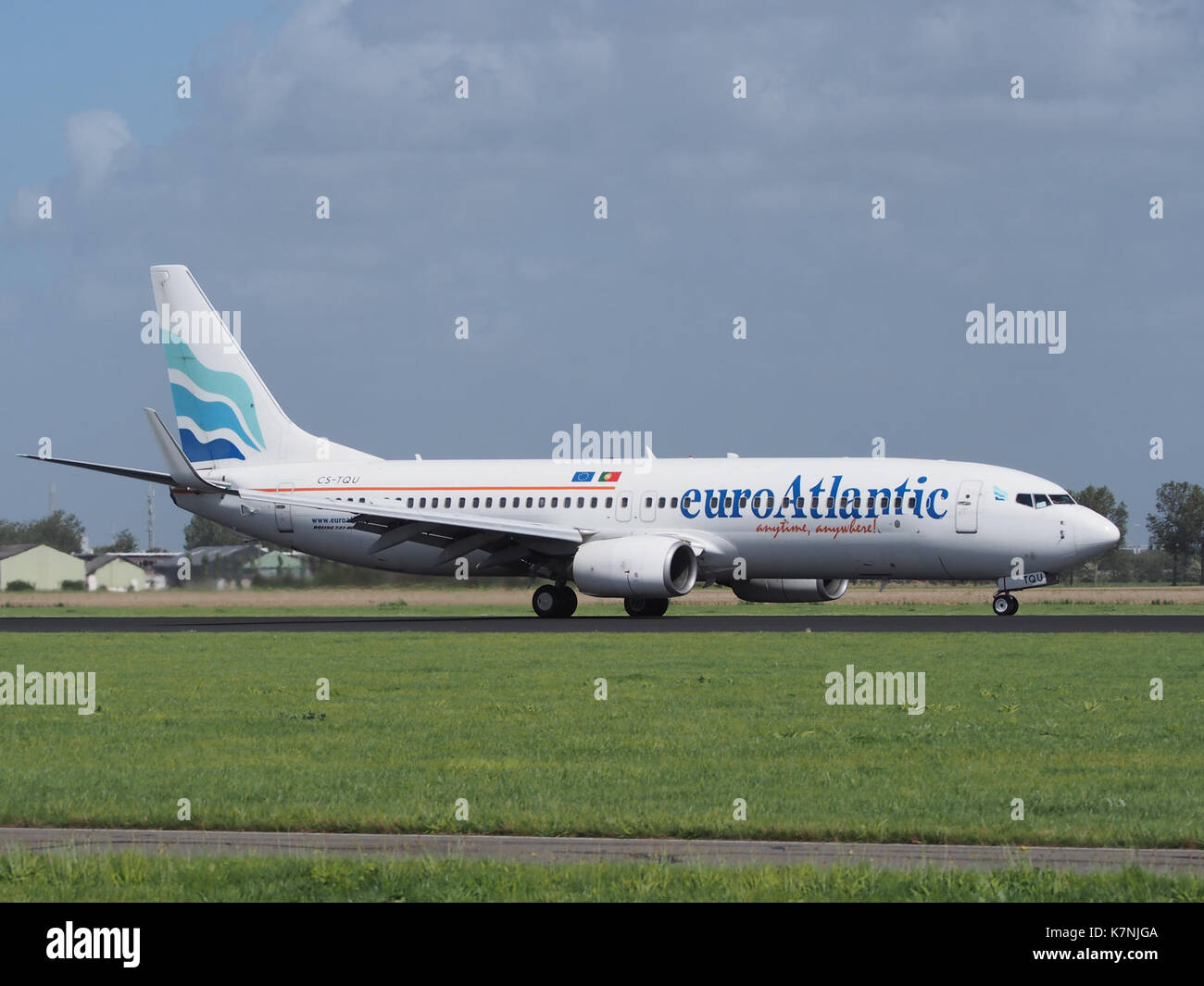 CS-TQU EuroAtlantic Airways Boeing 737-8K2(WL) landing at Schiphol (EHAM-AMS) runway 18R pic2 Stock Photo