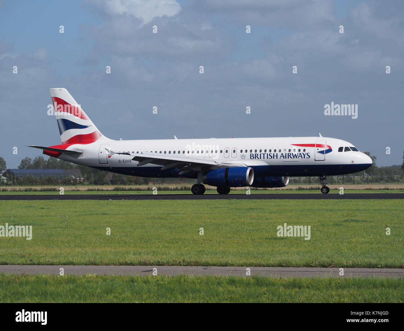 G-EUUS British Airways Airbus A320-232 landing at Schiphol (EHAM-AMS) runway 18R pic2 Stock Photo