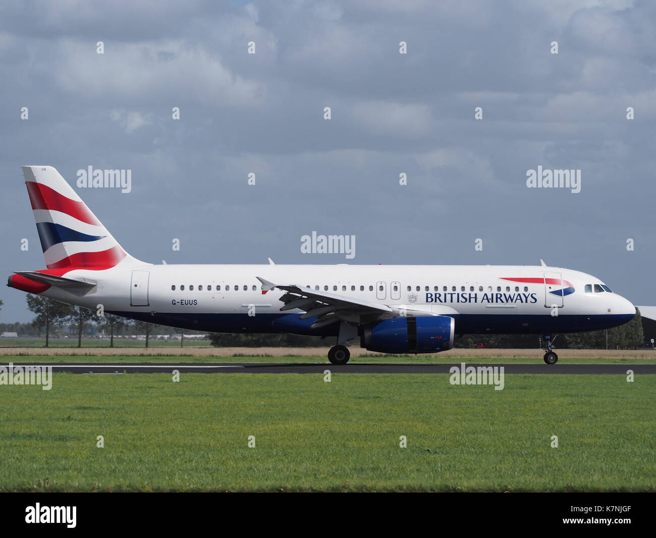 G-EUUS British Airways Airbus A320-232 landing at Schiphol (EHAM-AMS) runway 18R pic3 Stock Photo