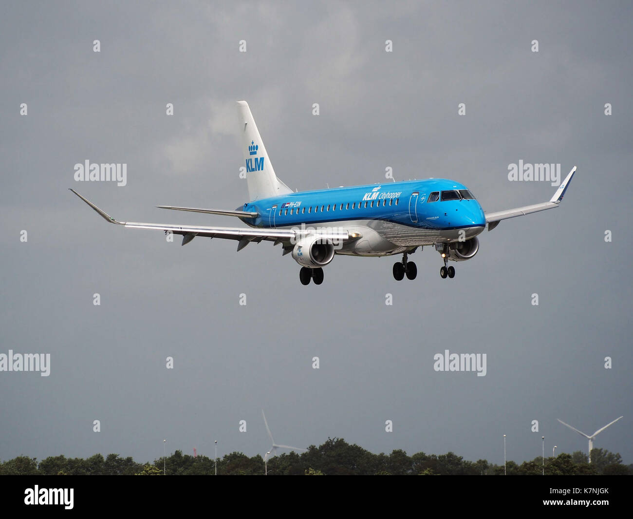 PH-EXN KLM Cityhopper Embraer ERJ-175STD (ERJ-170-200) landing at Schiphol (EHAM-AMS) runway 18R pic1 Stock Photo