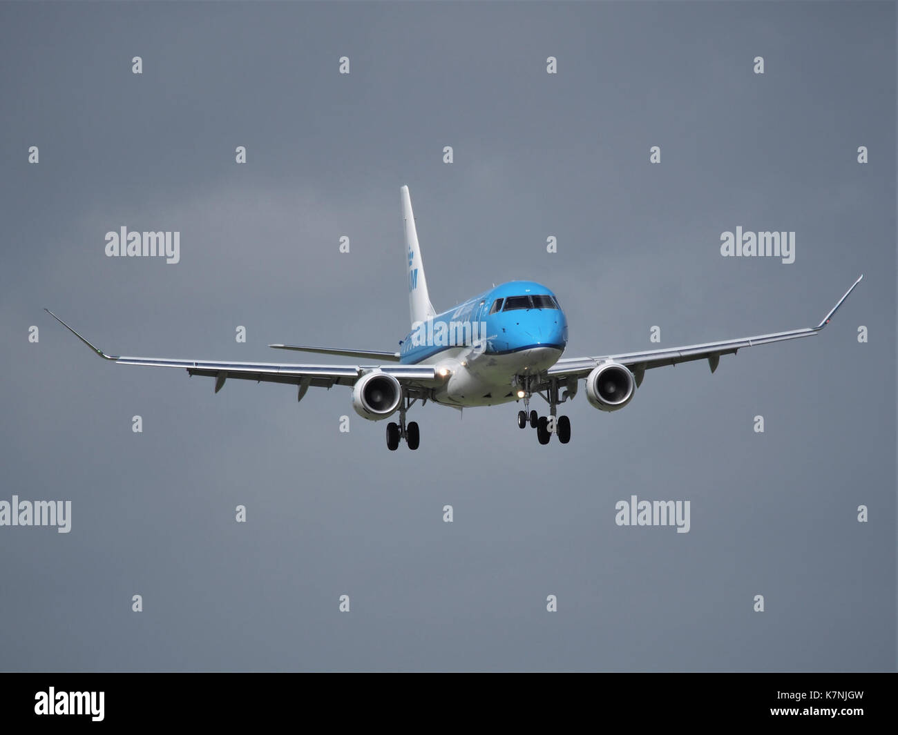 PH-EXP KLM Cityhopper Embraer ERJ-175STD (ERJ-170-200) landing at Schiphol (EHAM-AMS) runway 18R pic1 Stock Photo